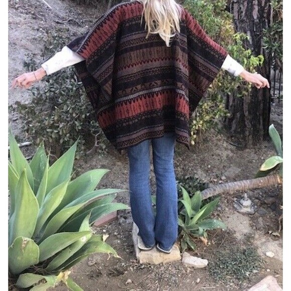 Democracy Poncho Soft and Comfortable Wool Blend Native Design Size S/M - Picture 4 of 4